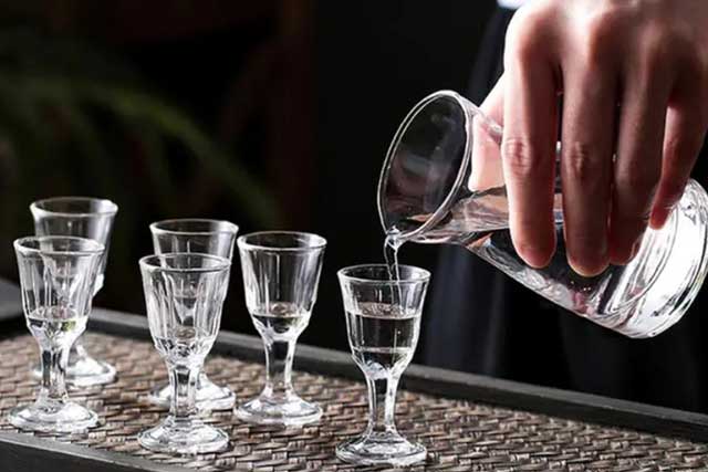 酒桌文化丨传统酒桌上敬酒的含义(图1)