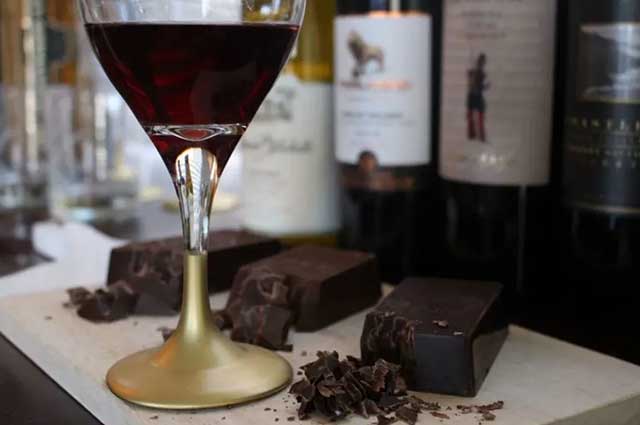 酒说丨哪些葡萄酒可以和巧克力搭配出独特的风味？(图1)