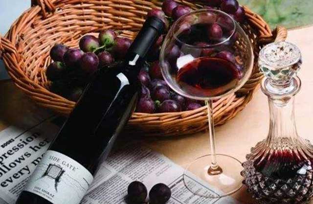 二战时期，法国葡萄酒庄主用100瓶葡萄酒，留下的一段传奇故事