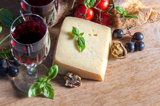 酒说丨浅谈适合和葡萄酒相搭配的六种奶酪(图2)