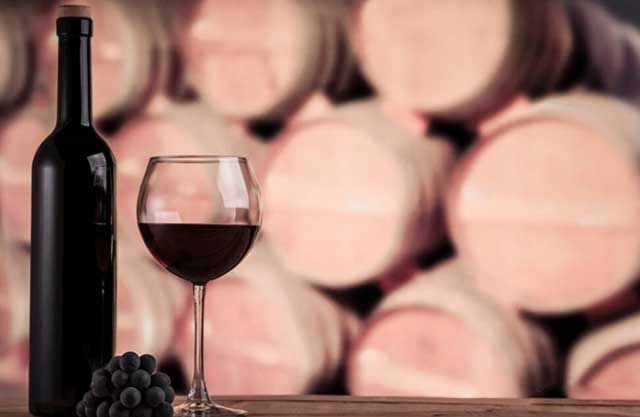 酒说丨葡萄酒酿造中的橡木桶熟化是什么工艺？