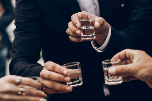 酒桌文化丨如何开始宴会的第一杯酒？