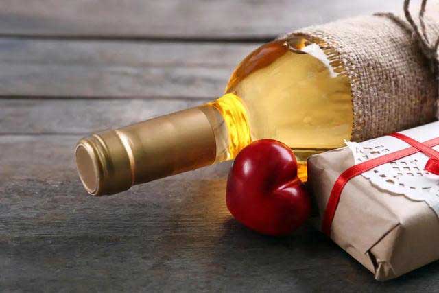 酒说丨葡萄酒用腊封口和锡帽封口有什么区别？